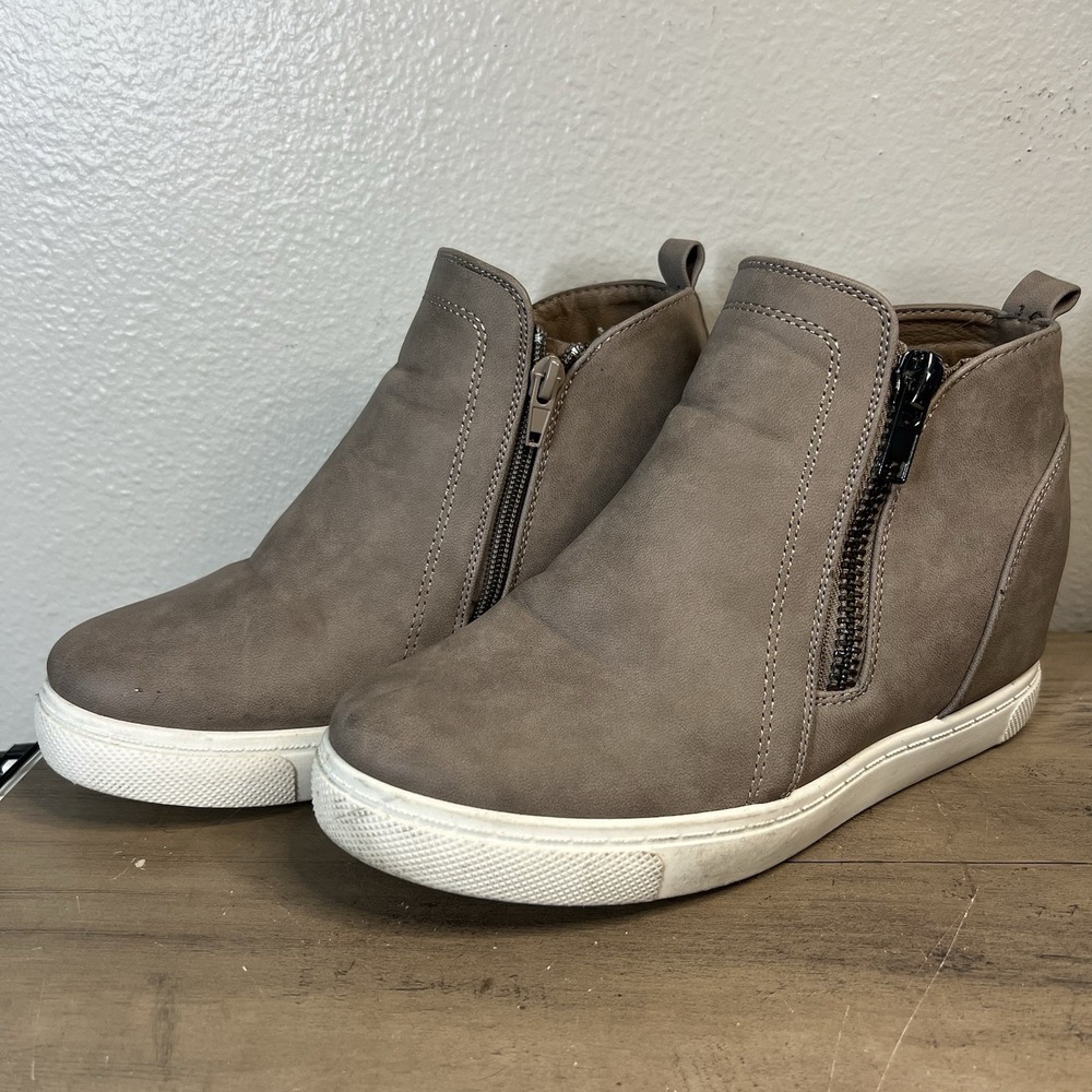 Natural‎ Reflections Taupe Wedge Sneaker Booties Zip Side Women's Size 7 GUC